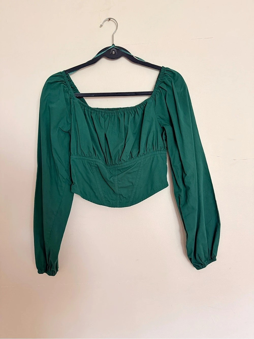 Long Sleeve Cropped Blouse in Green Size Medium